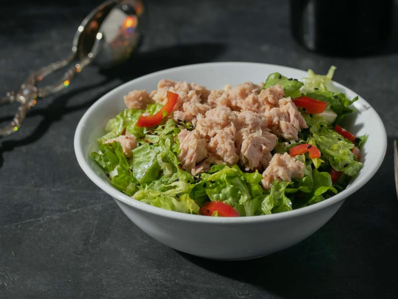 Classic Tuna Salad — Lunch, 374 kcal, 15g protein