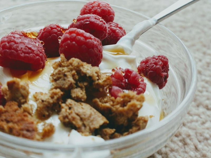 Maple Greek Yogurt Parfait — Breakfast, 428 kcal, 34g protein