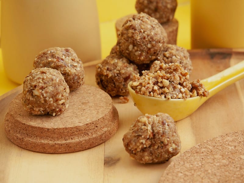 Peanut-Apple Crunch Balls — Snack, 158 kcal, 3g protein