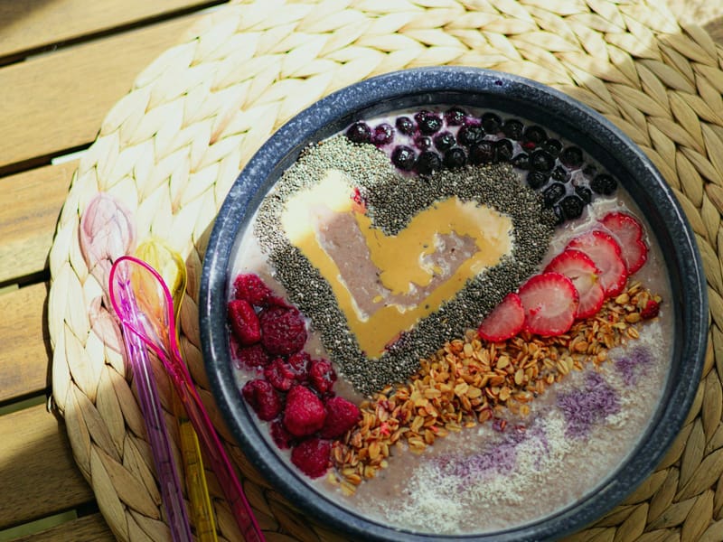 Strawberry Oatmeal Smoothie Bowl — Breakfast, 316 kcal, 13g protein