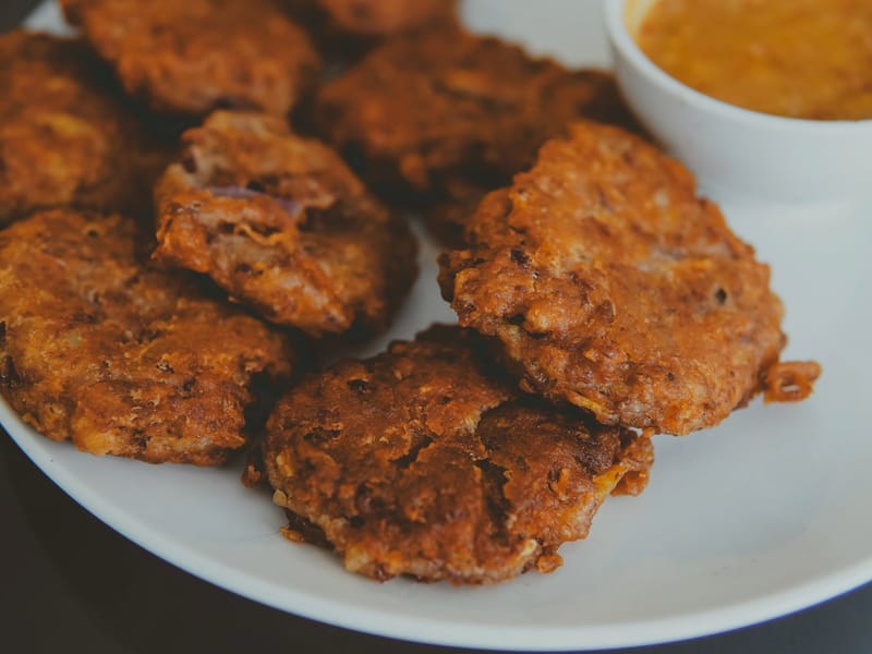 Sunny's Apple Fritters with Peanut Butter Caramel Sauce — Snack, 204 kcal, 3g protein